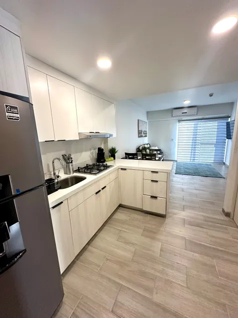 Luxury apartment in CC Tower - Image 1
