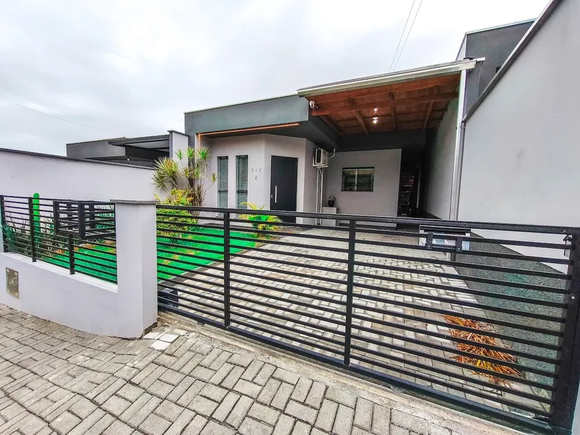 Entire house on a quiet street with a barbecue - Image 1