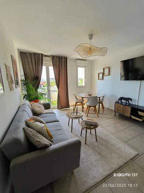 Apparently 2 bedrooms near 24H circuit, sleeps 5 - Image 1