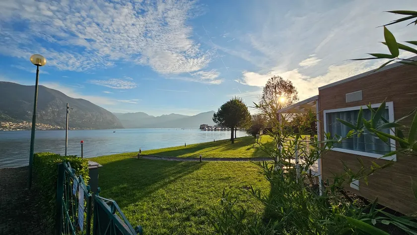 Lakefront Mobile Home - Image 1