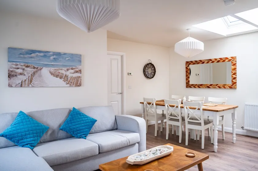 Stylish Saltash Oasis - Image 1