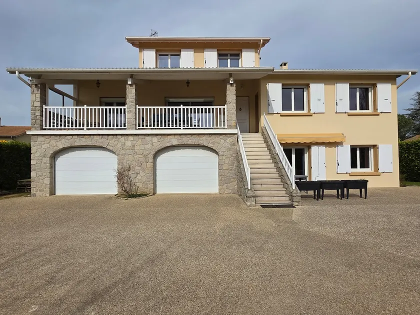 Entire house in the center of Davézieux - Image 1