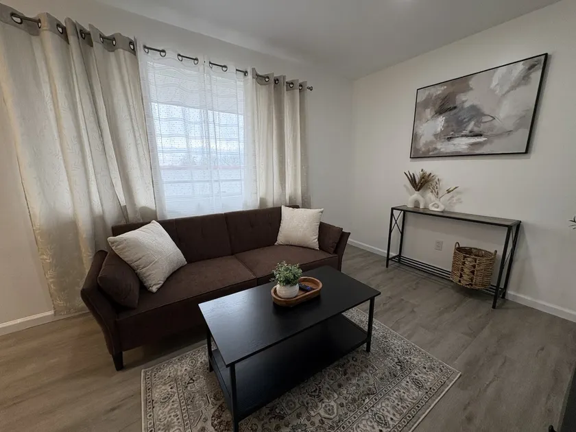 Lovely 1BR Apt in Sycamore - Image 1