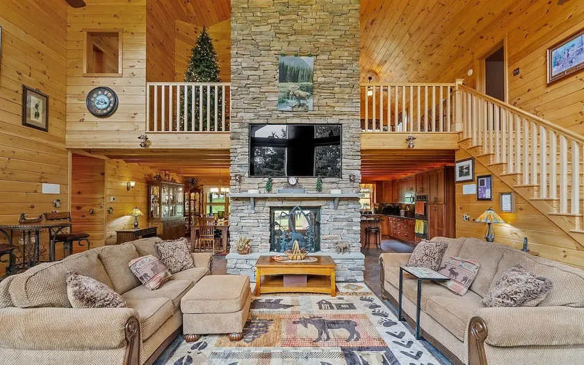 Sleep 14, Hot Tub, Saratoga, Sacandaga, Fireplace - Image 1