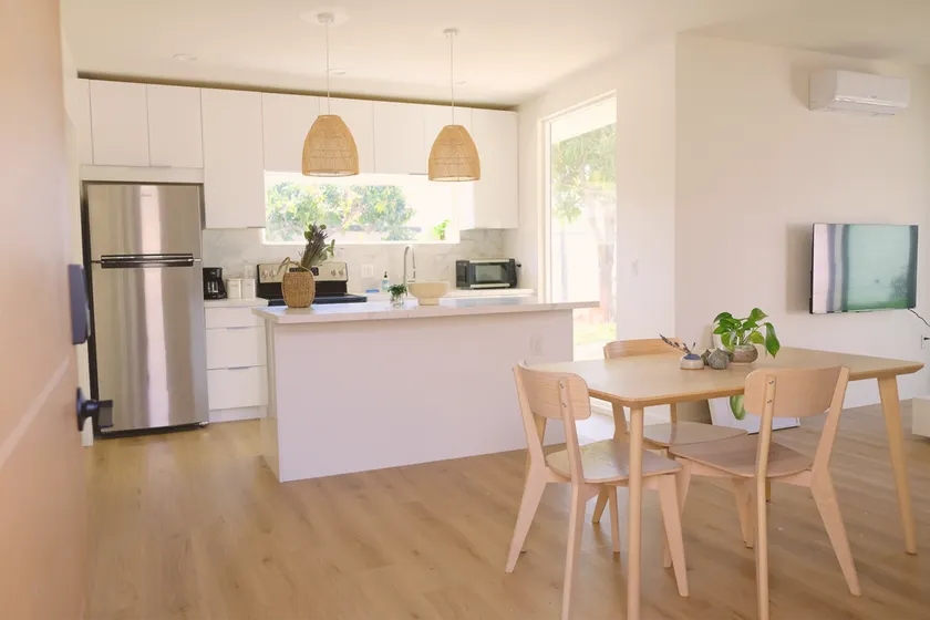 Beautiful Sun-Drenched Guest House in Temple City - Image 1