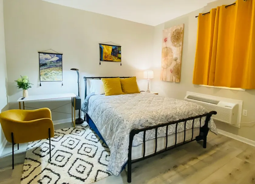 Sun Nook Guest House - DT Apex - Image 1