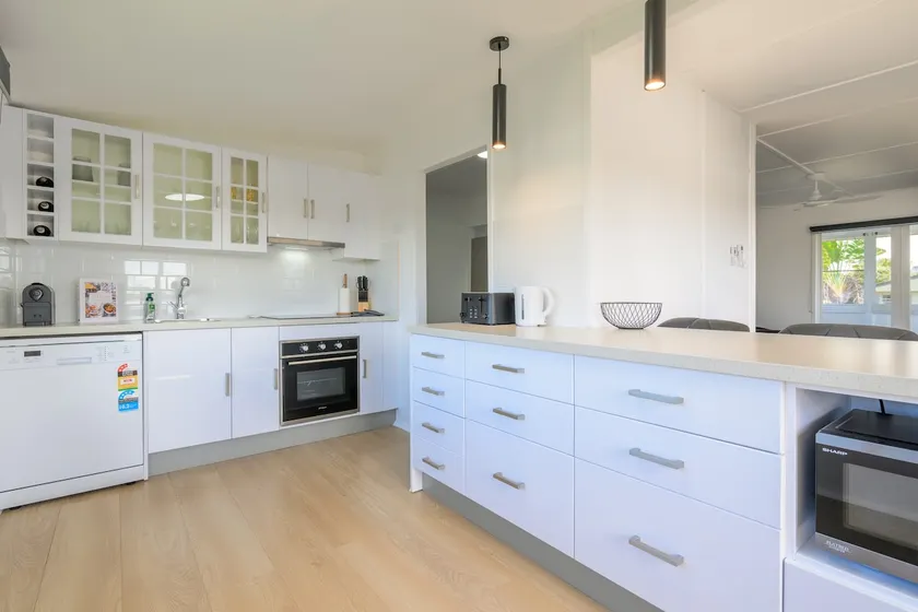 Renovated 3 bedroom home : Sleeps 8 : Fast WiFi - Image 1