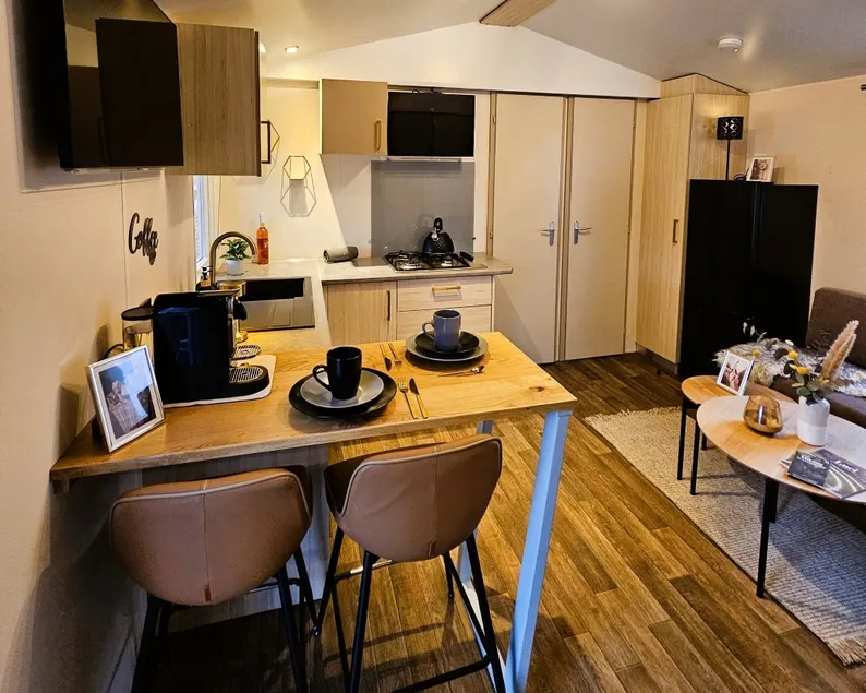 Neptune's Modern Mobile Home with SPA - Image 1
