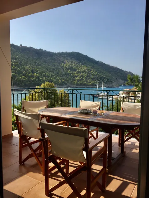 The Summerhouse - 3 Bedroom House with Sea View - Image 1