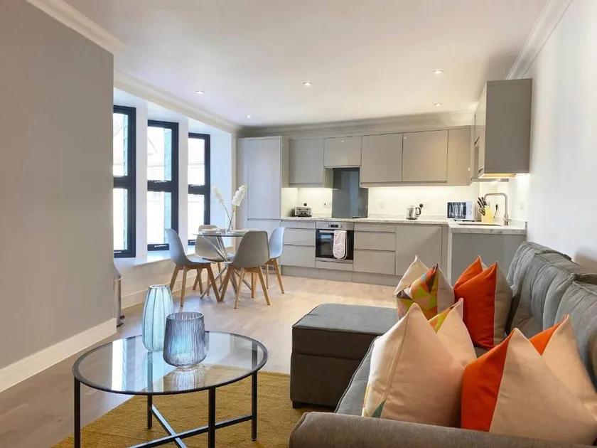 Modern & Stylish 2 Bedroom 2 Bath Apartments in Rochester - Image 1