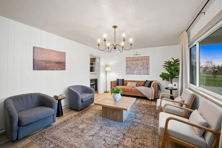 3BR | indoor hot tub | min from NRG | fire pit - Image 1