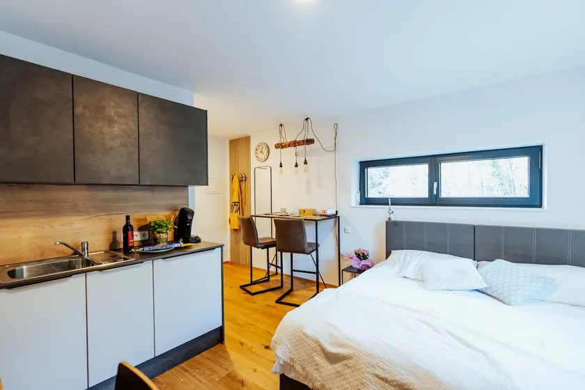 ArVia Living - 2 beds, central, parking, Wi-Fi - Image 1