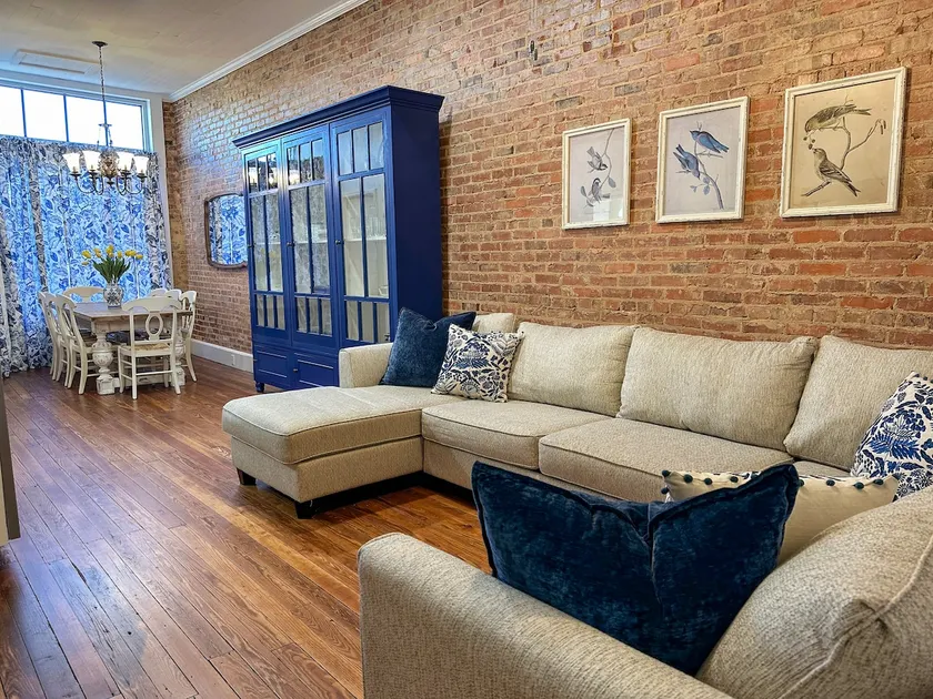 Walnut Suites - the Alyssa Suite - Image 1