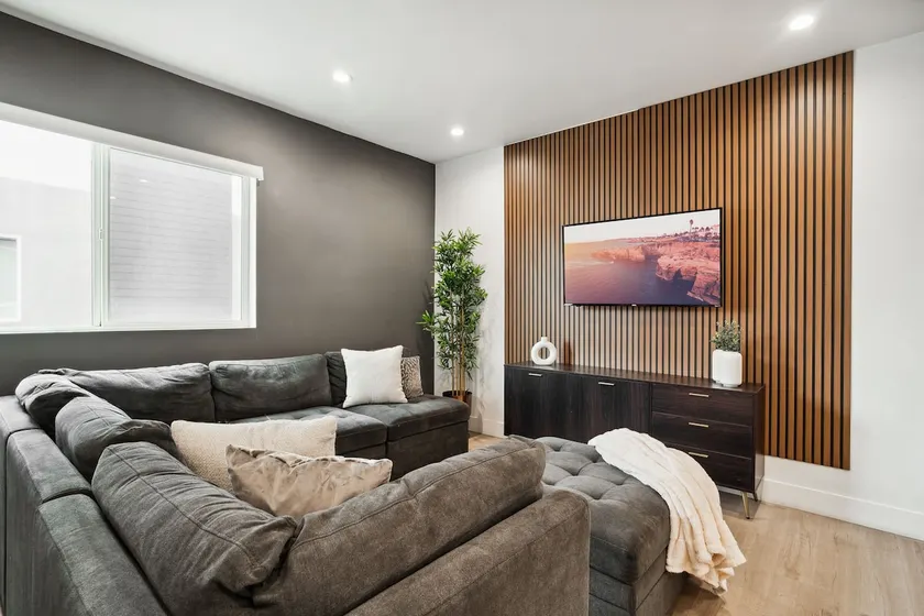 Modern 4BR/3BTH LA Home near DTLA, USC, Crypto - Image 1
