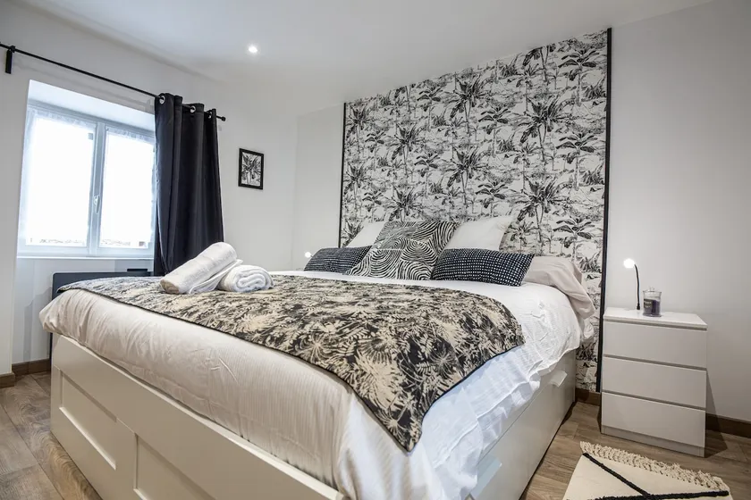 2-room apartment La Verpillière center - Image 1