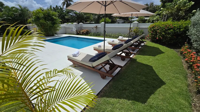 Villa in Sunset Crest, Holetown - Image 1