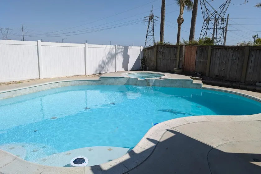 Pool house near the airport - Image 1