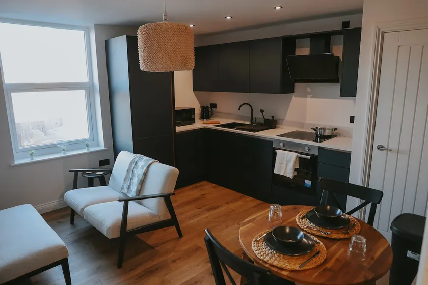 Modern First Floor Apartment - Image 1