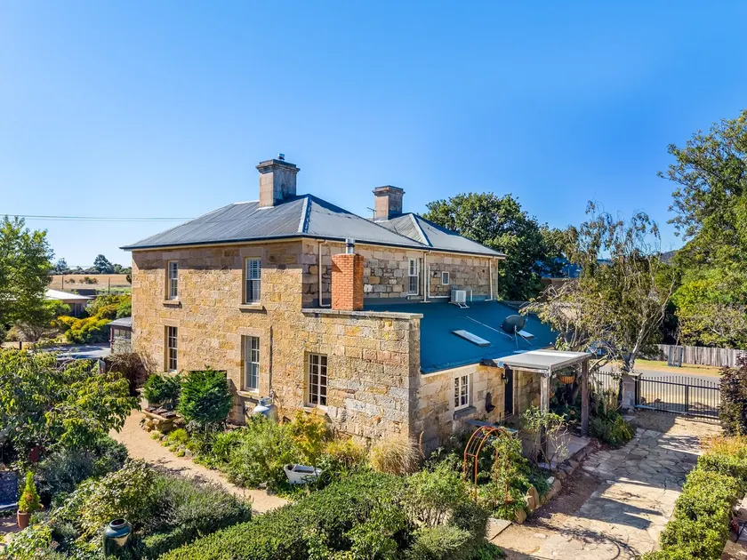 Bellevue House, Historic Luxury - Image 1