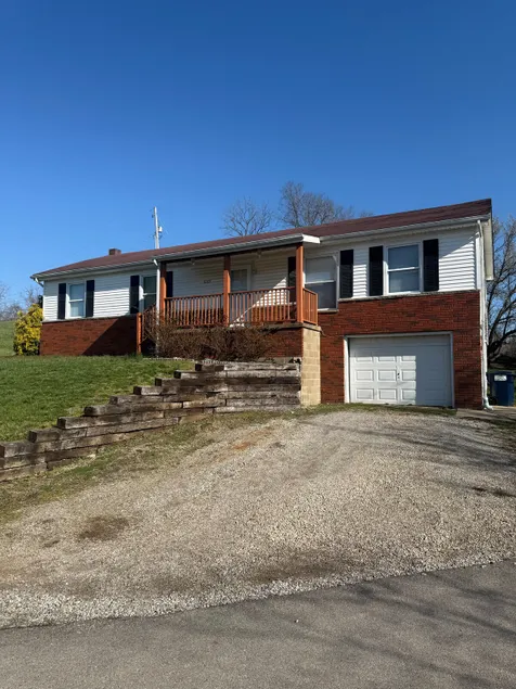 Entire 3 bedroom 1.5 bath house - Image 1