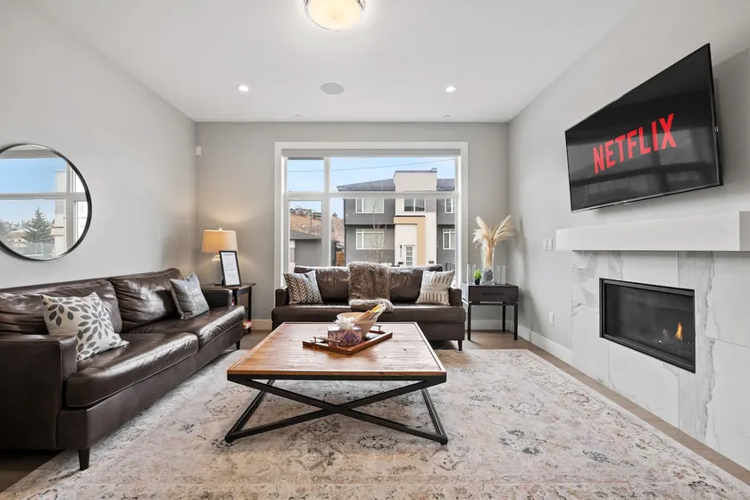 New 2000ft² Home w/AC,King Bed| 5min DT |Patio BBQ - Image 1