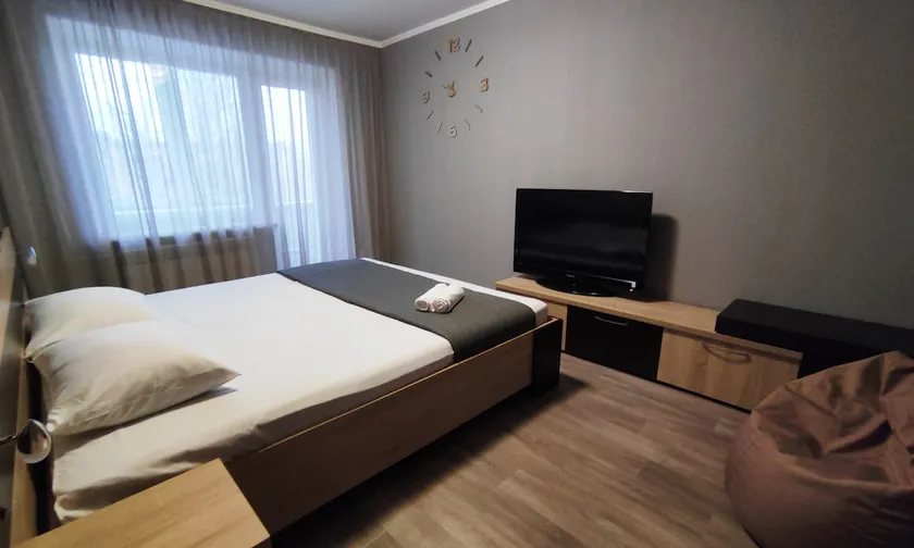 2 bedroom modern apartment in the center - Image 1