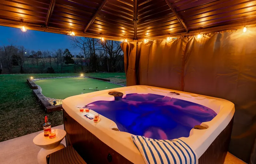 Barrel Top Bourbon House. Pool, Speakeasy, Golf - Image 1