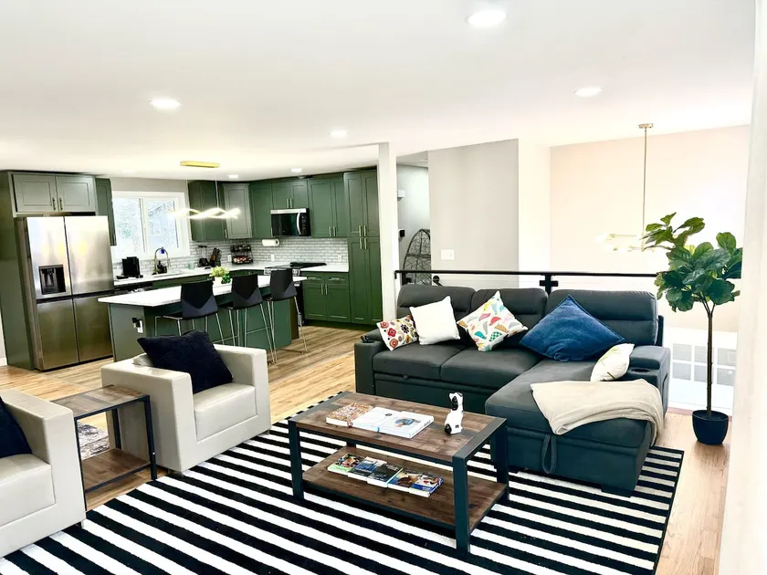 Cozy Spacious Home Near Muckleshoot, Pet Friendly. - Image 1