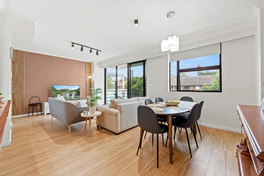 Harbour Luxe Stay - Pool, Gym and Parking - Image 1