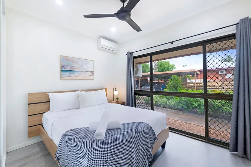 Zen by the Coast: 2-BR Cozy Retreat Near Uni/Shops - Image 1