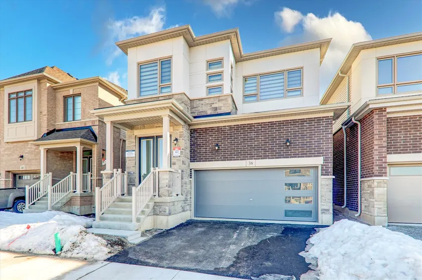 West Oak, Detached New Modern House in South of Barrie - Built for Comfort - Image 1