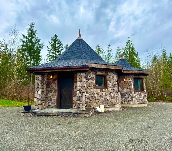 Half-Giant Hut - Image 1