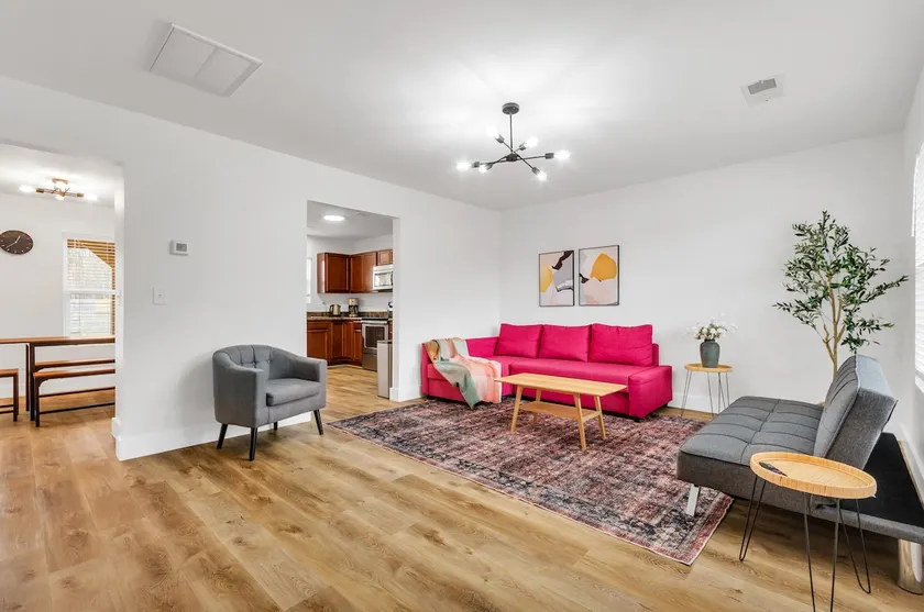 Spacious 4BR Getaway - BBQ, Workspace, Parking - Image 1