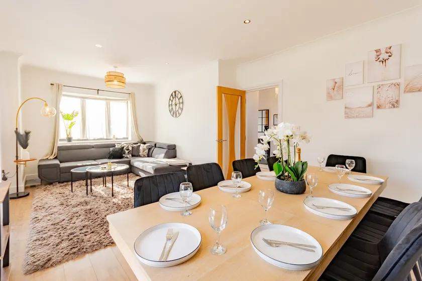 Hawkwell Retreat! 5 Bedroom home | Hockley - Image 1