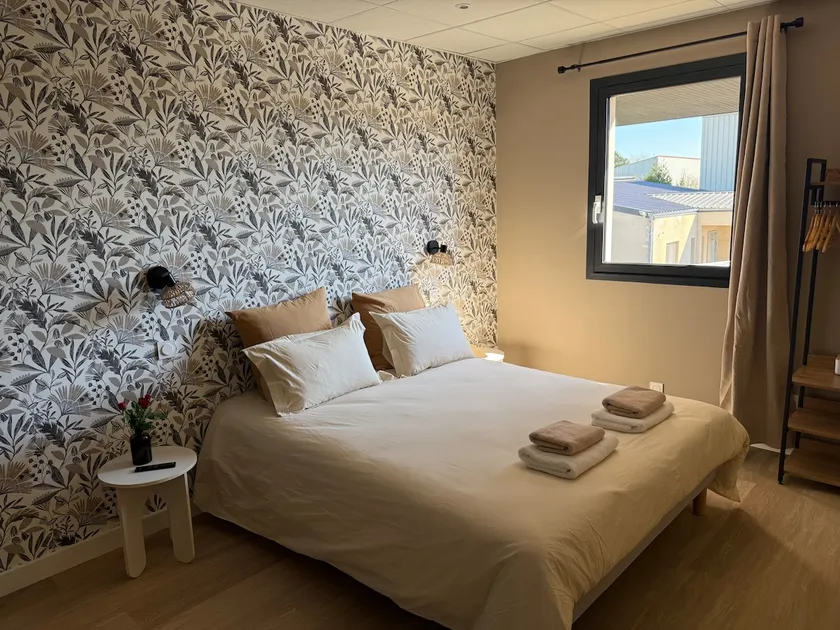 Spa Suite 1 – Free Private Parking in Reims - Image 1