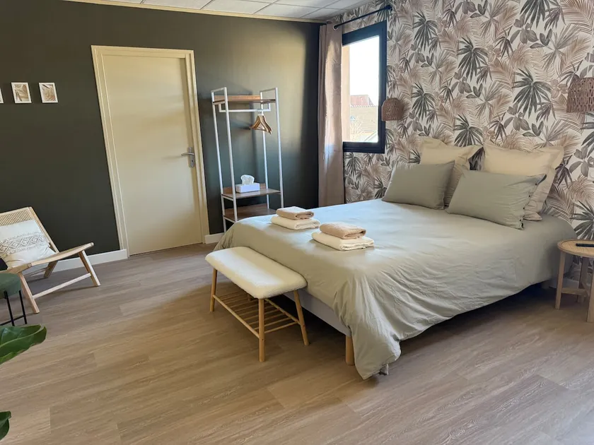 Spa Suite 3 – Free Private Parking in Reims - Image 1