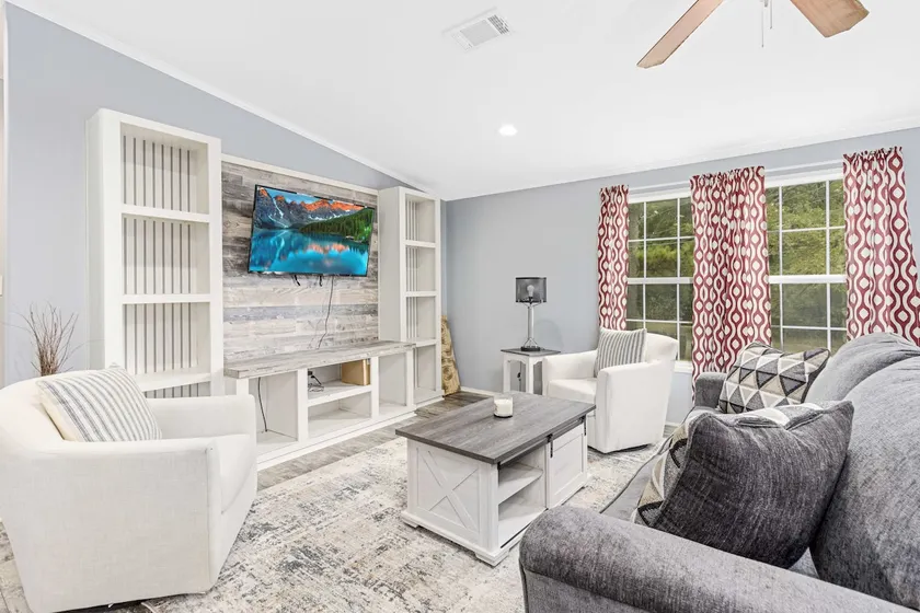 Lake Palestine Escape |Game Room, Comfort & Nature - Image 1