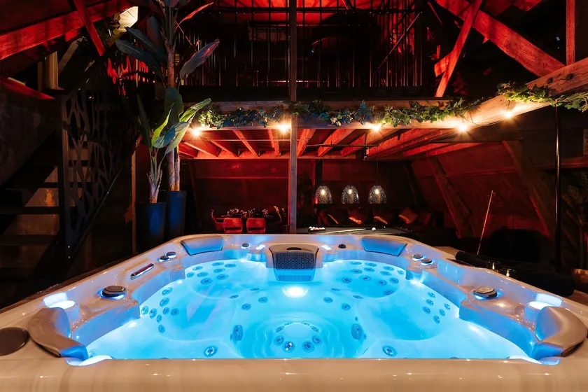 Suite ExTASE Chic Loft w/ Spa, Swing & Pool Table - Image 1