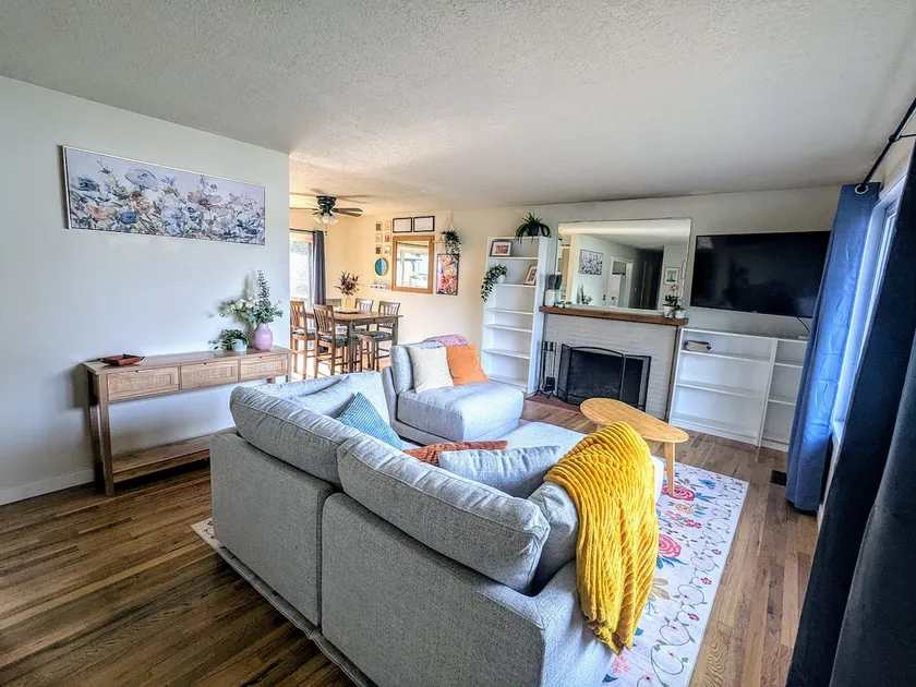 Cozy Home on Bonnie Brae - Image 1