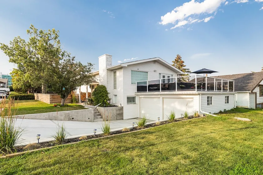 5BR Near Zoo & Stampede • Games Room + Big Yard - Image 1