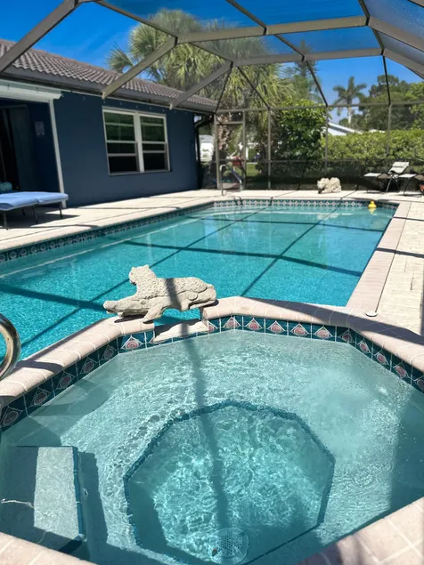 LE BLEU Charming Poolside Retreat - Image 1