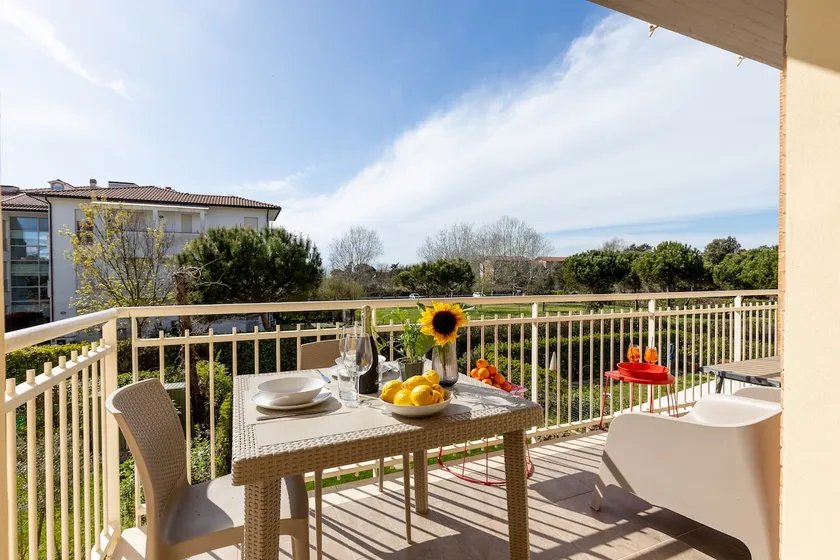 GuestHost - Elegant Seaside Apt - Pool and Parking - Image 1