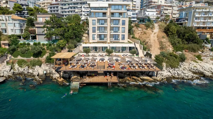 Deluxe apartment with Balcony - Image 1