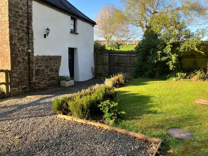 Barnhay Flat - Image 1