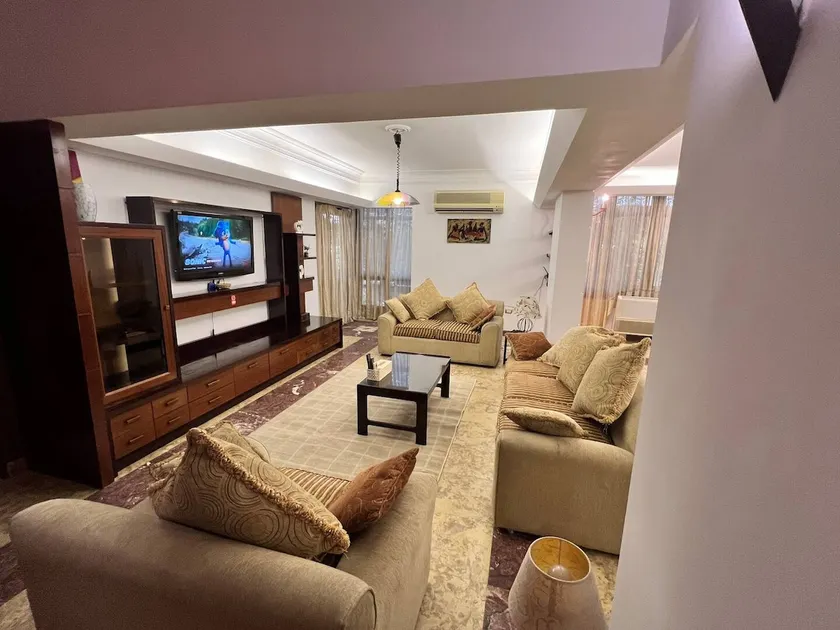 Cozy 3BR, 4-min CAI Airport, Balcony, Free Snacks - Image 1