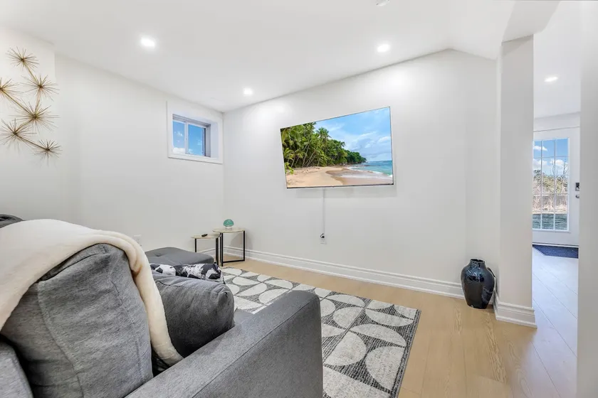 Aqua Dream: Modern Private Apt 2B/1B, 5G, Kitchen - Image 1