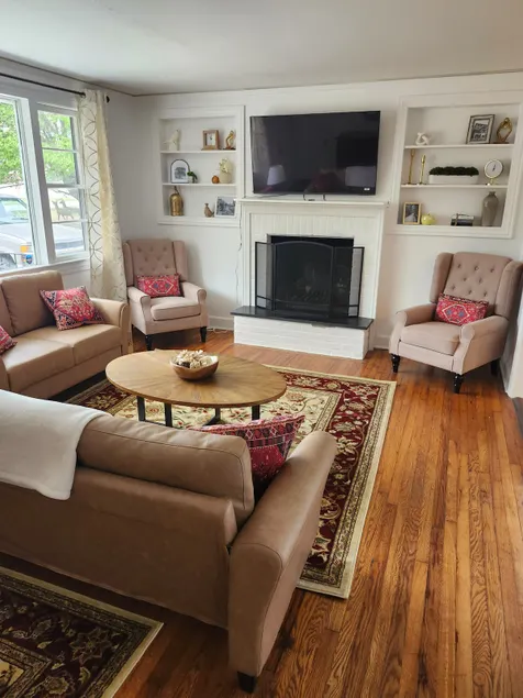 Great House Minutes From Downtowns - Image 1
