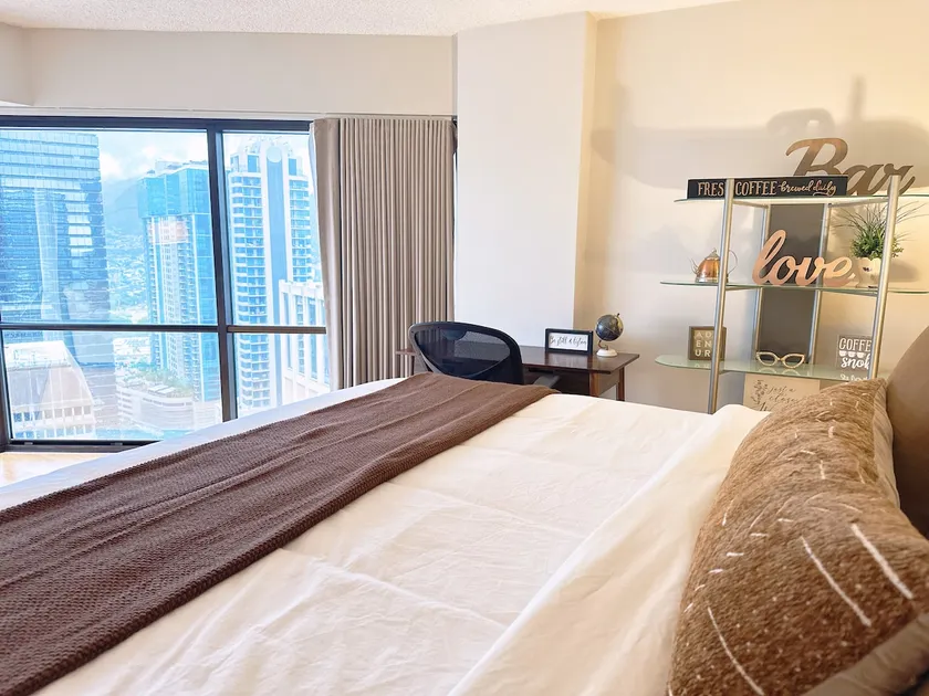 32F Sky-High Honolulu Hideaway Suite| Free Parking - Image 1