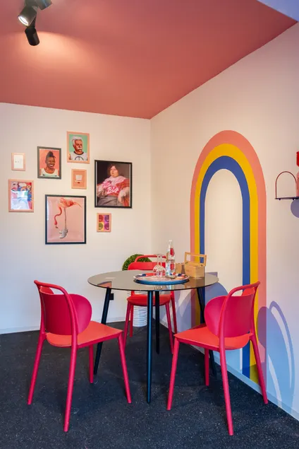 •Pop-Art Apartment• Balcony/Netflix/Nespresso/Trade Show - Image 1