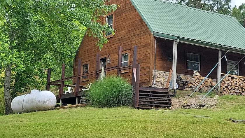 Bollgen's Cabin on the Farm - Image 1